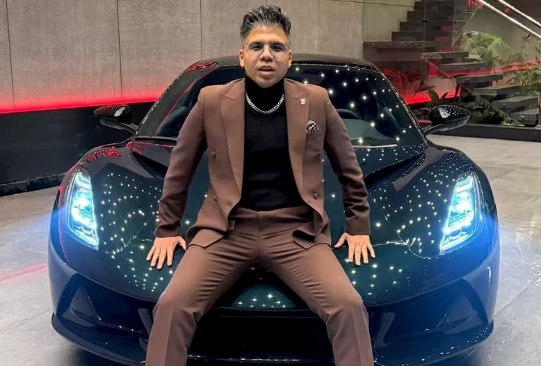 "عمر كمال عنده 5 عربيات".. أسعار ومواصفات سيارات المطرب الشعبي